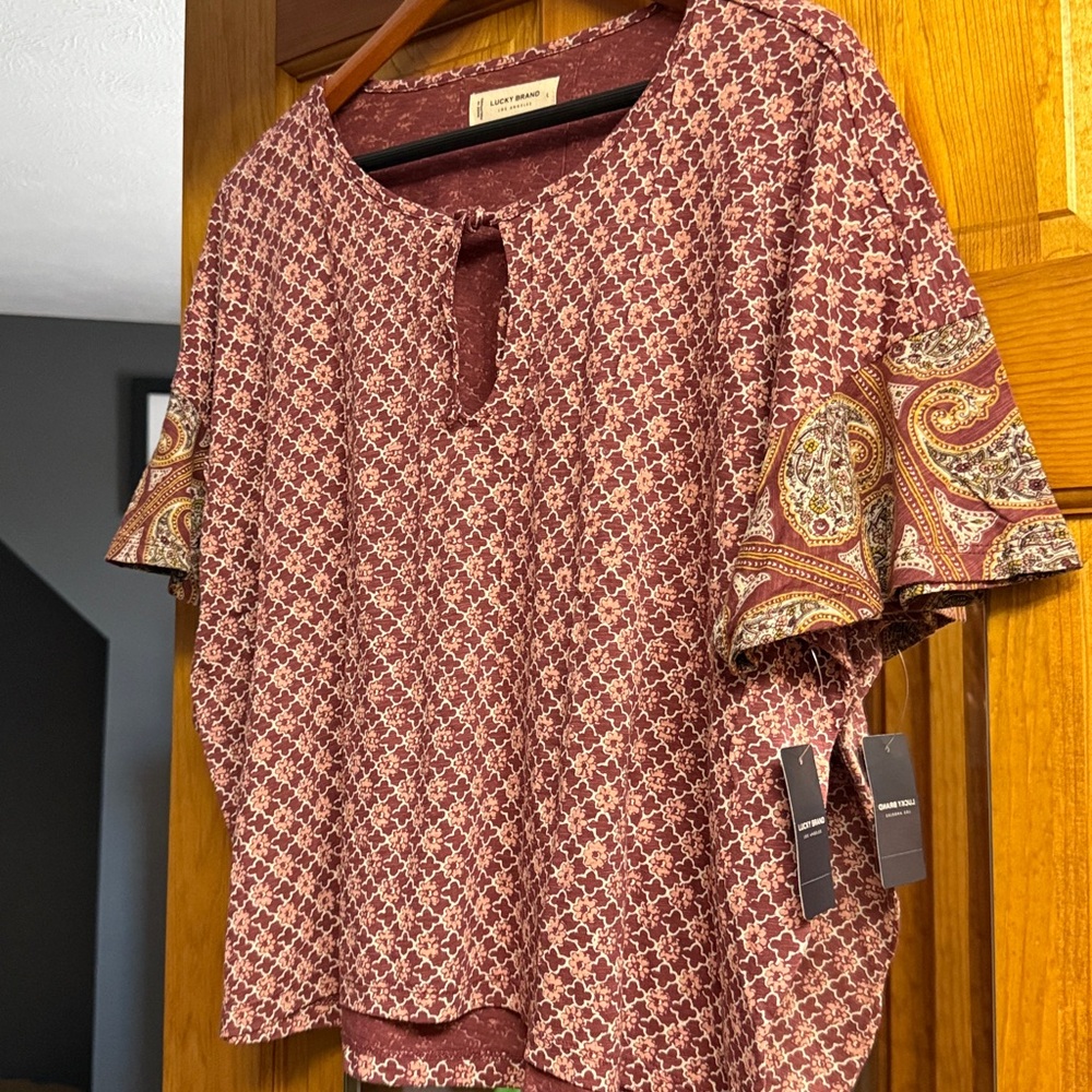 Stylish Burgundy Top with Floral Pattern lucky brand size large